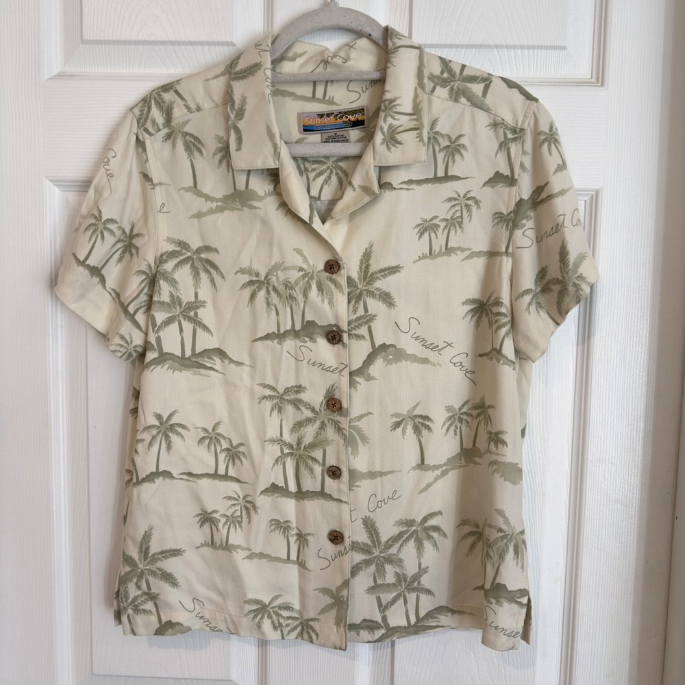 Sunset Cove Womens Small Cream Green Palm Tree Rayon Camp Shirt Short Sleeve